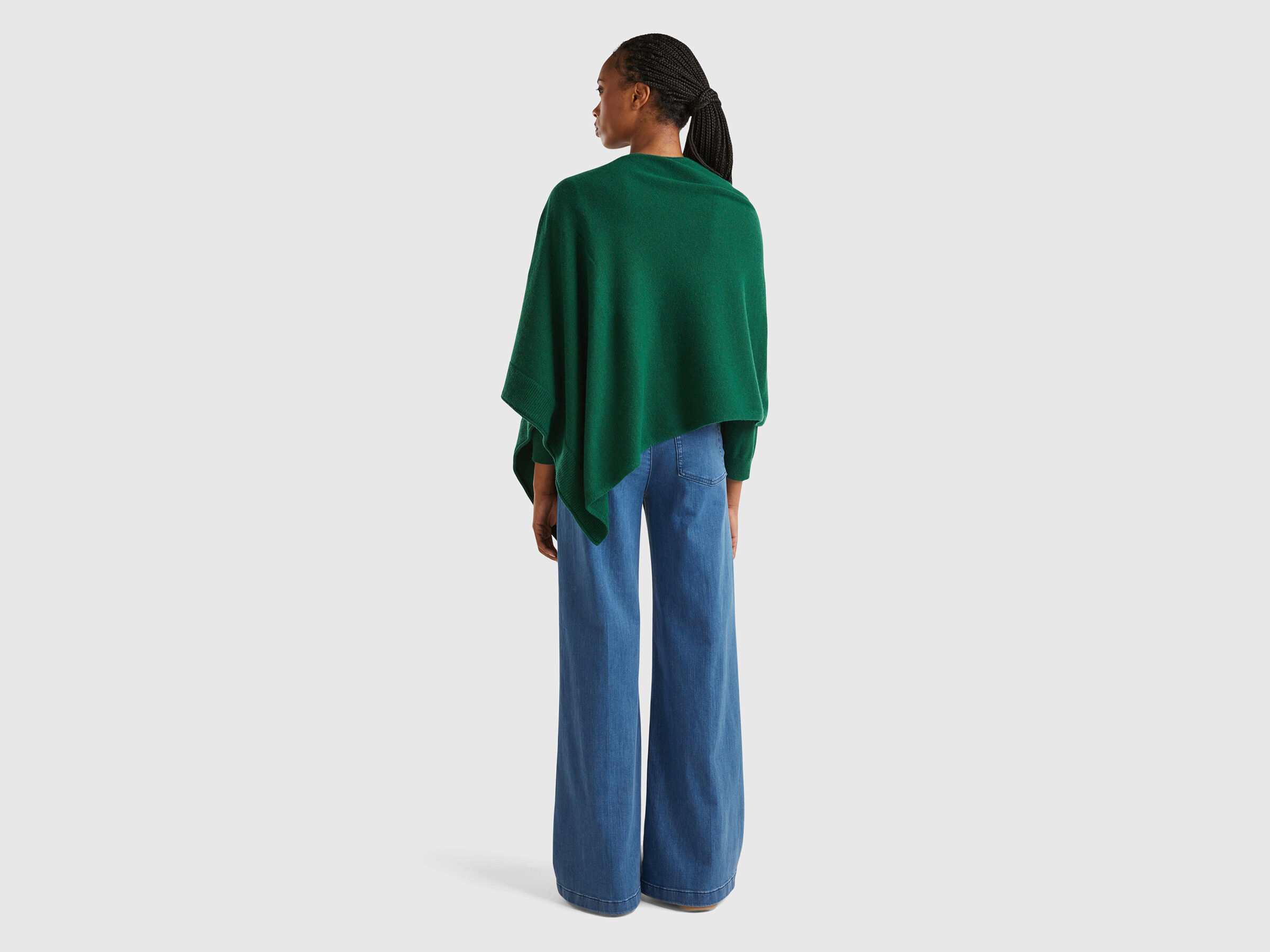 CAPE Mujer image number 2